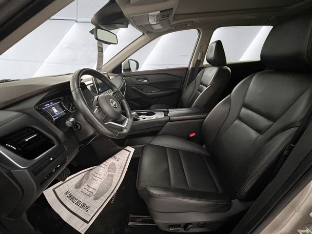 Used 2023 Gold Nissan SL image 7