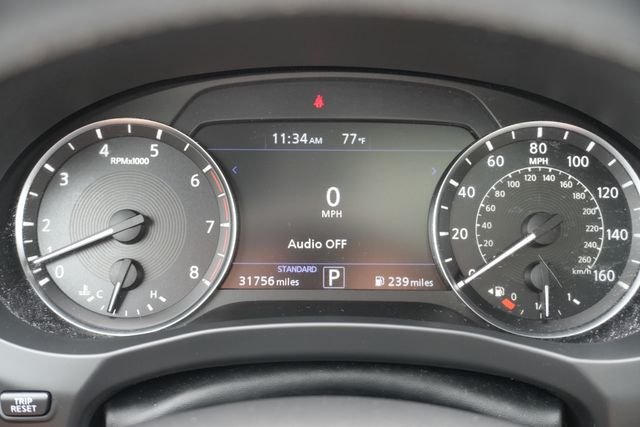 Used 2023 White INFINITI LUXE image 31