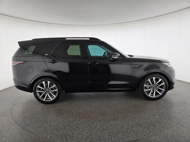 Used 2025 Black Land Rover Dynamic SE image 6