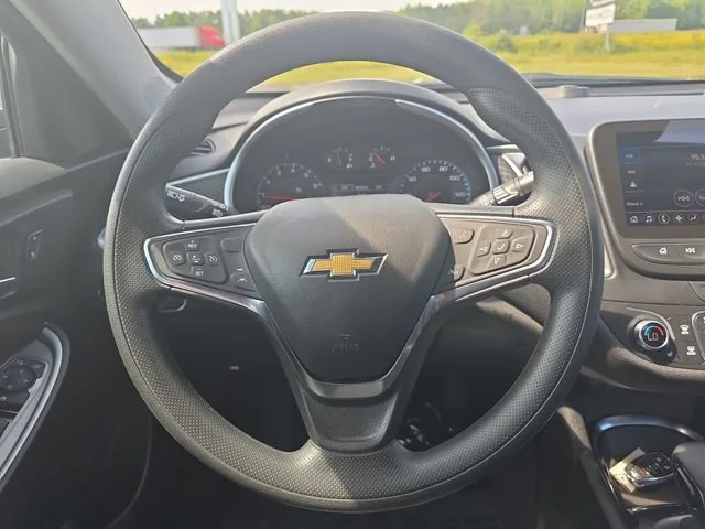 Used 2025 Sterling Gray Metallic Chevrolet 1LT image 17