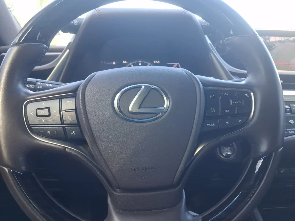 Used 2021 White Lexus 350 image 33