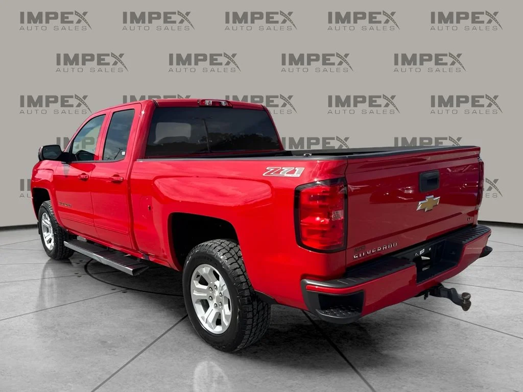 Used 2017  Chevrolet LT image 2