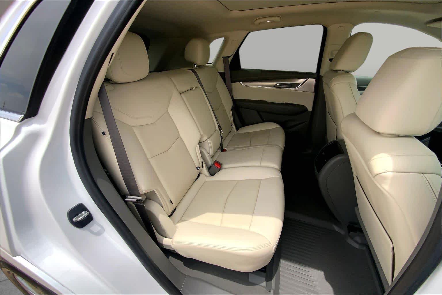 Certified Used 2021 Crystal White Tricoat Cadillac AWD Premium Luxury image 20