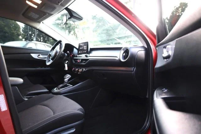 Used 2024 Red Kia LXS image 35