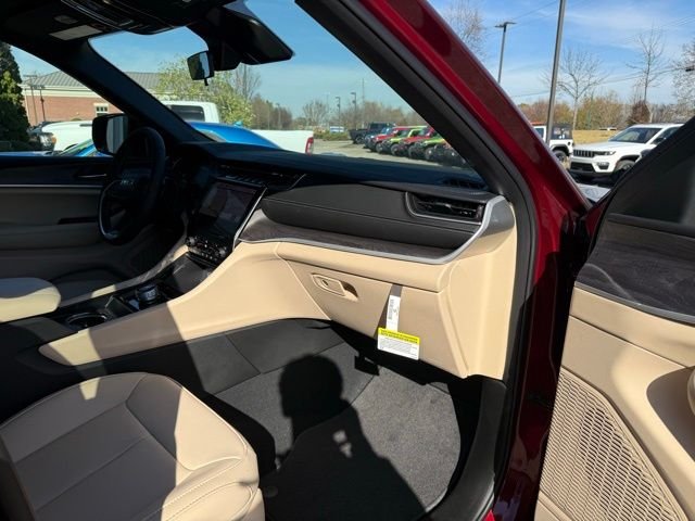 New 2025 Velvet Red Pearl-Coat Exterior Paint Jeep Limited image 34