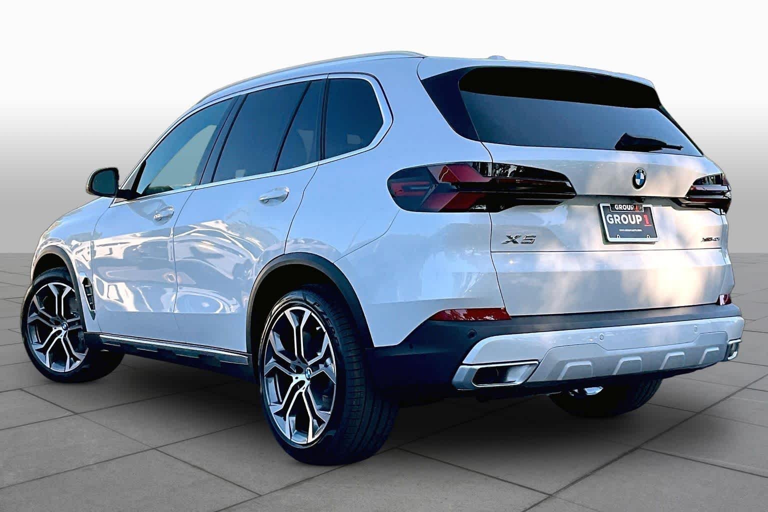 New 2026 Mineral White Metallic BMW xDrive40i image 12