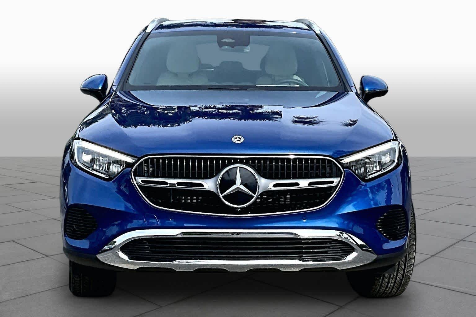 Used 2025 Starling Blue Metallic Mercedes-Benz GLC 300 image 4