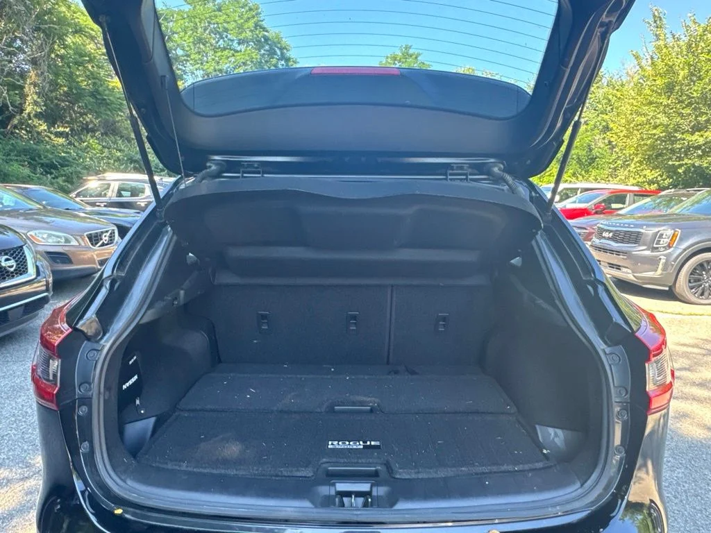 Used 2020 Black Nissan SL image 11