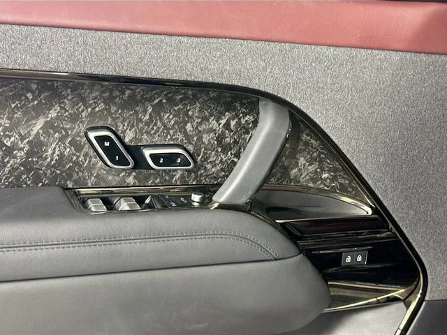 Used 2023 Gray Land Rover SE Dynamic image 20