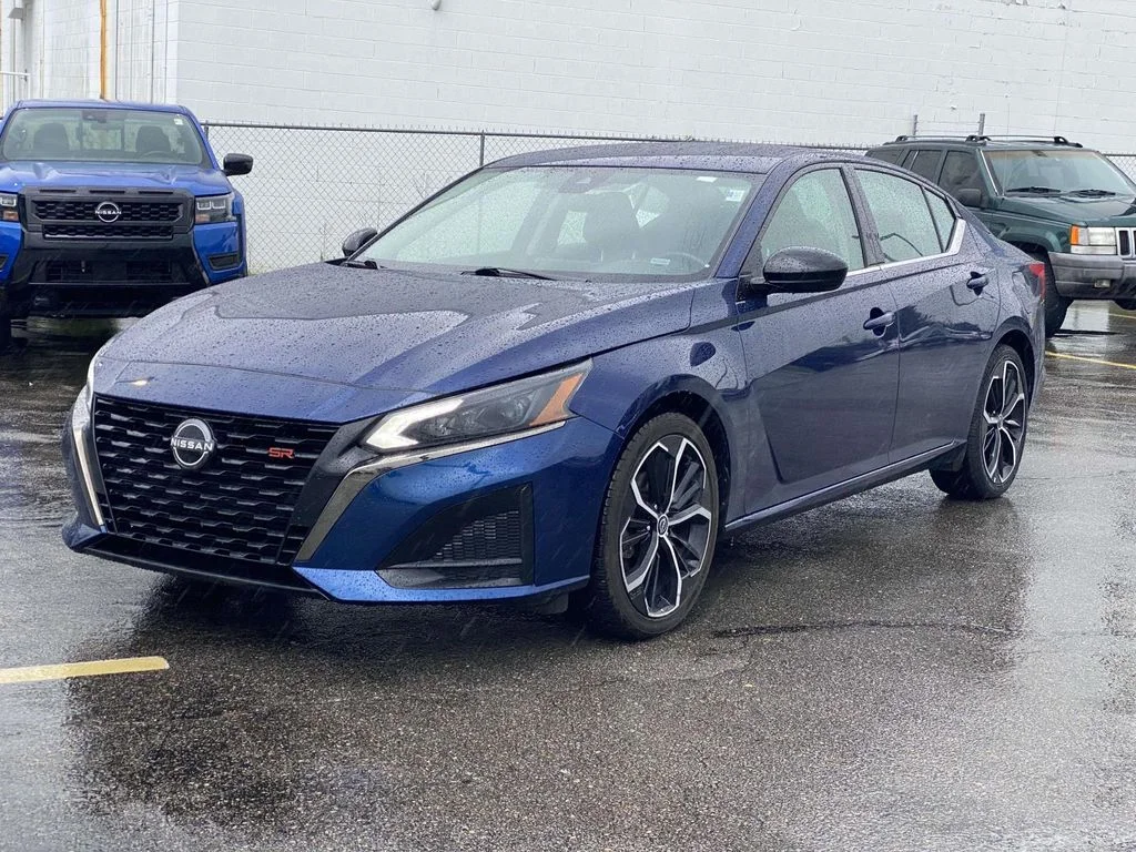 2024 Nissan Altima SR - Photo 7