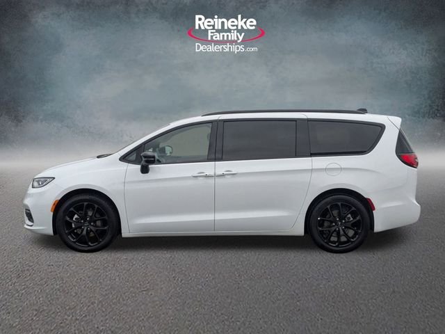Used 2025 Bright White Clearcoat Chrysler Limited image 10