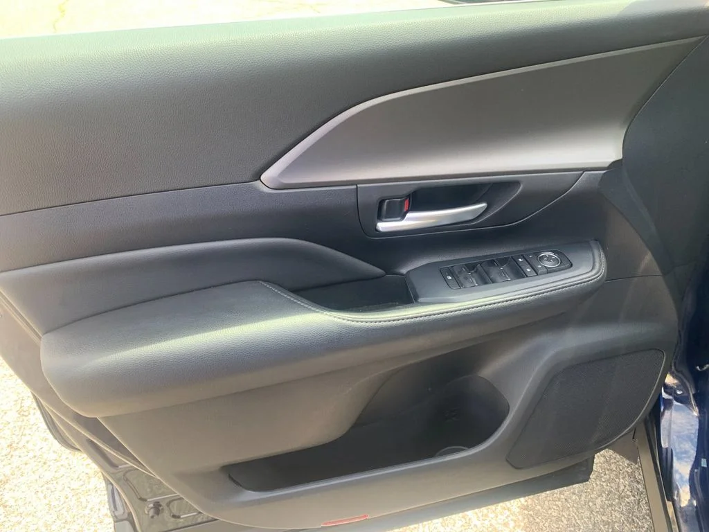 Used 2024  Toyota XLE image 12
