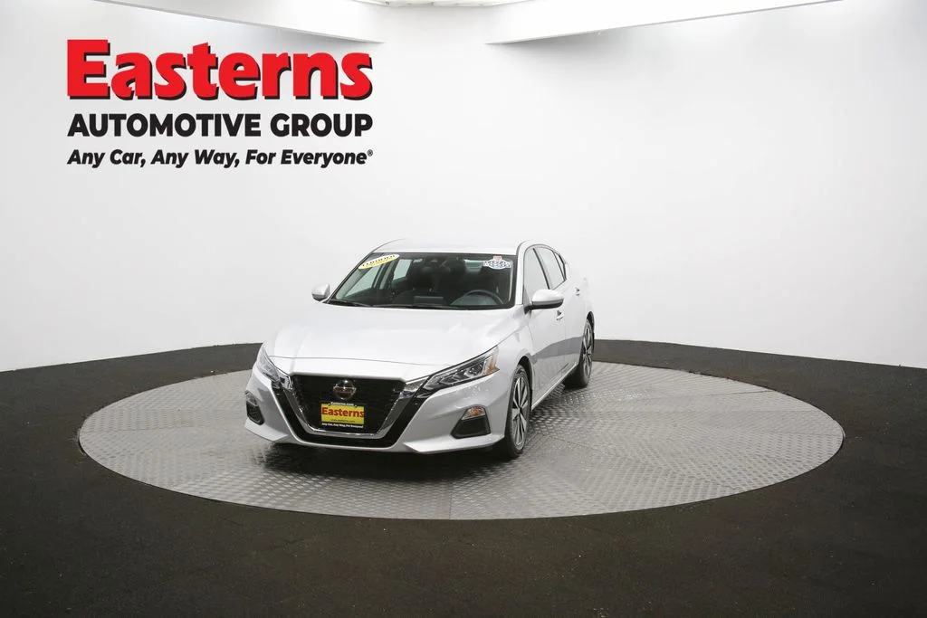 Used 2022 Silver Nissan 2.5 SV image 53