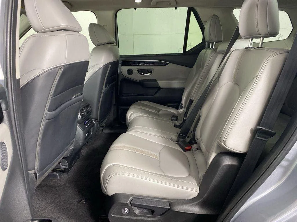 Used 2023 Lunar Silver Metallic Honda Touring image 28