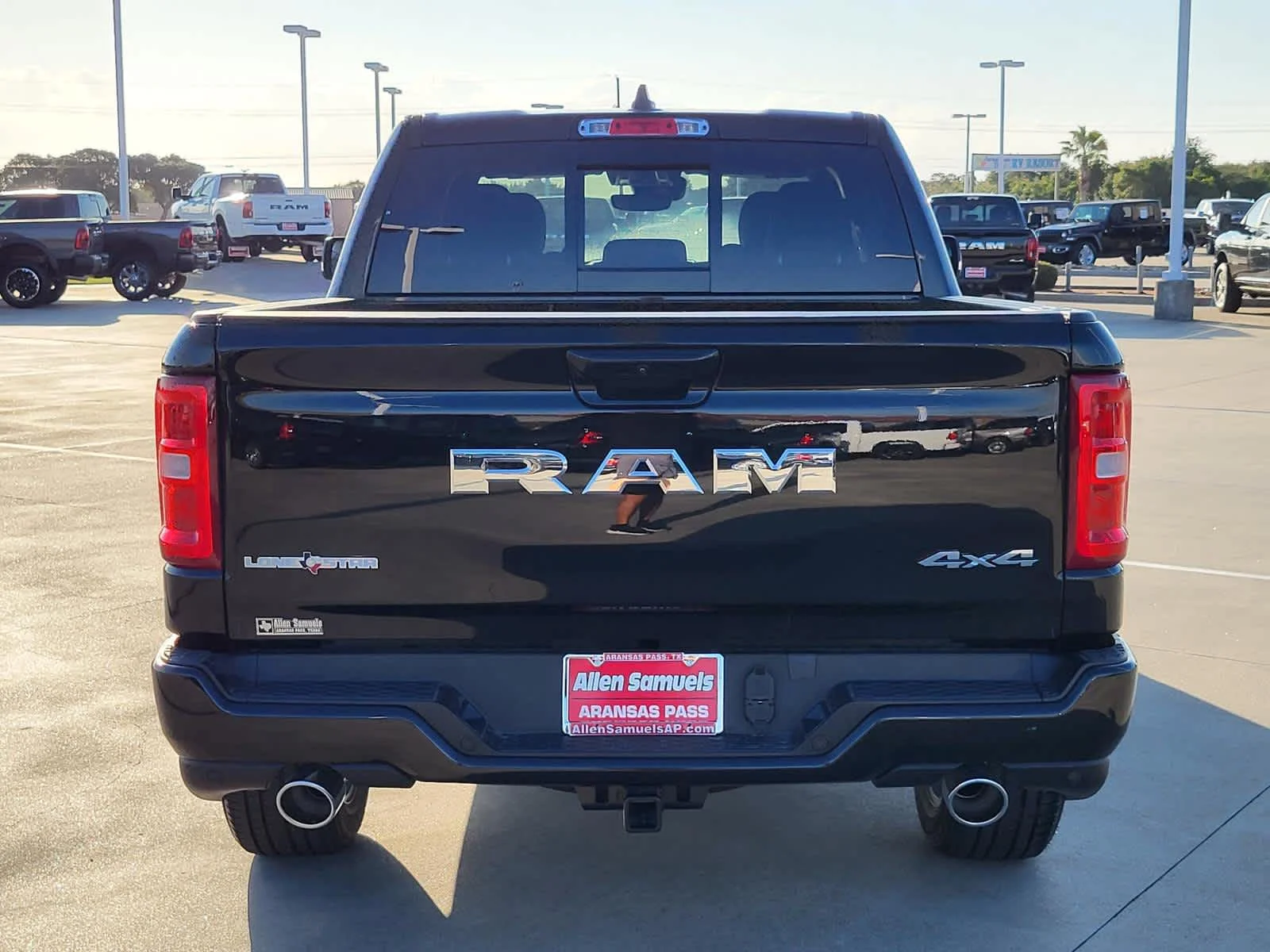 New 2026 Diamond Black Crystal Pearl-Coat Exterior Paint RAM Lone Star image 4