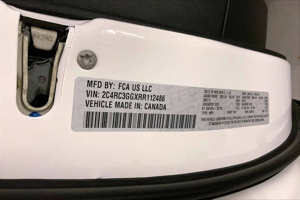 Used 2024 Bright White Clearcoat Chrysler Limited image 32