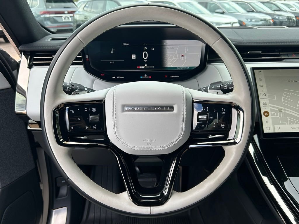 Used 2024 White Land Rover Dynamic SE image 19