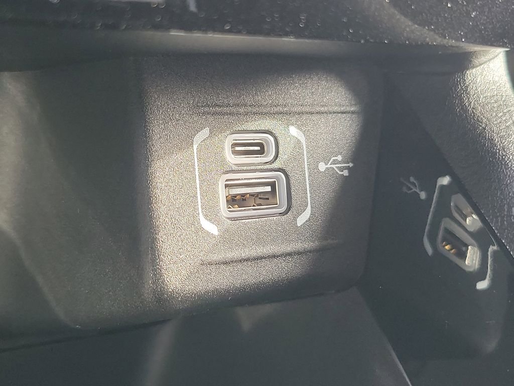 New 2026 Bright White Clearcoat Jeep Latitude image 30