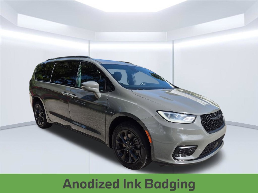 Used 2021 Ceramic Gray Clearcoat Chrysler Limited image 9