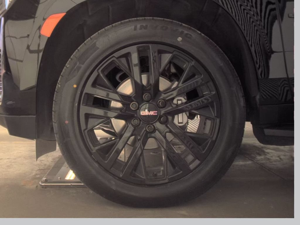 Used 2023 Onyx Black GMC SLT image 5