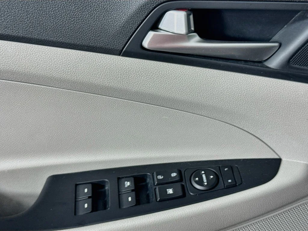 Used 2019 White Hyundai Value image 21