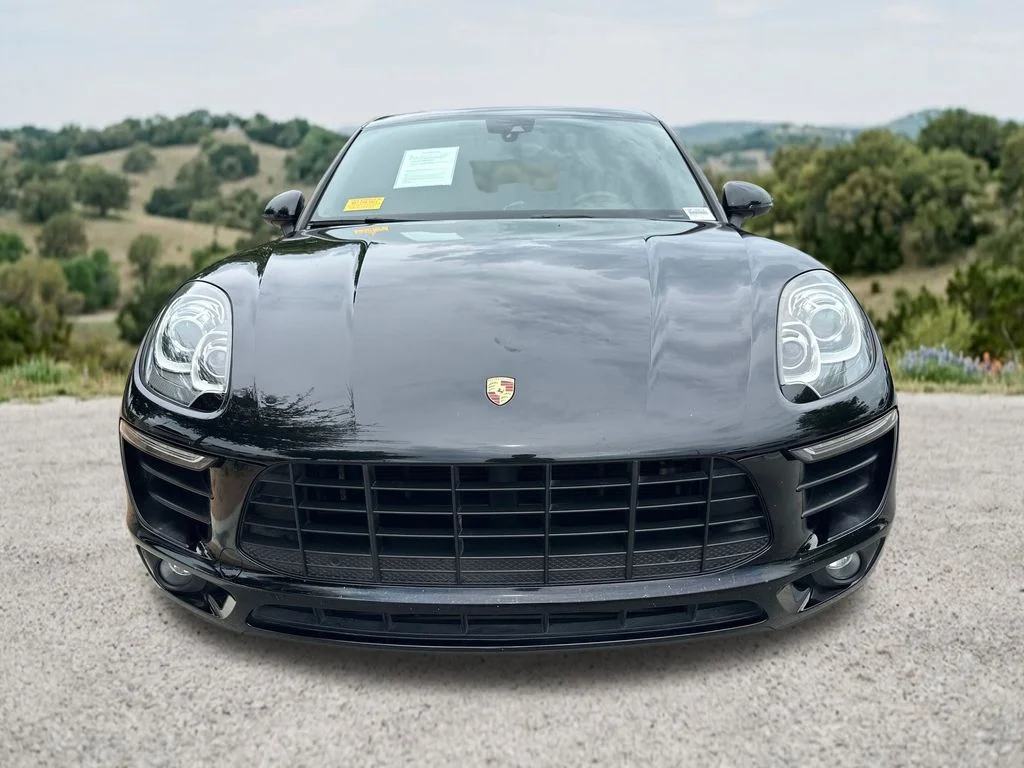 Used 2018  Porsche Base image 2