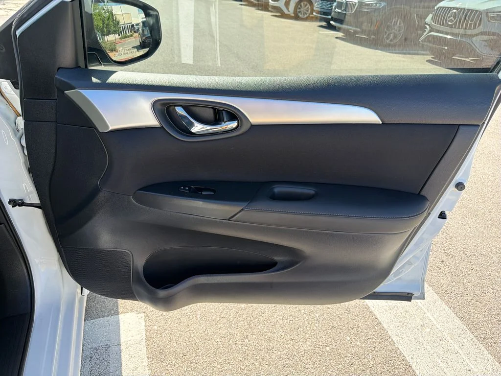 Used 2018 White Nissan S image 35