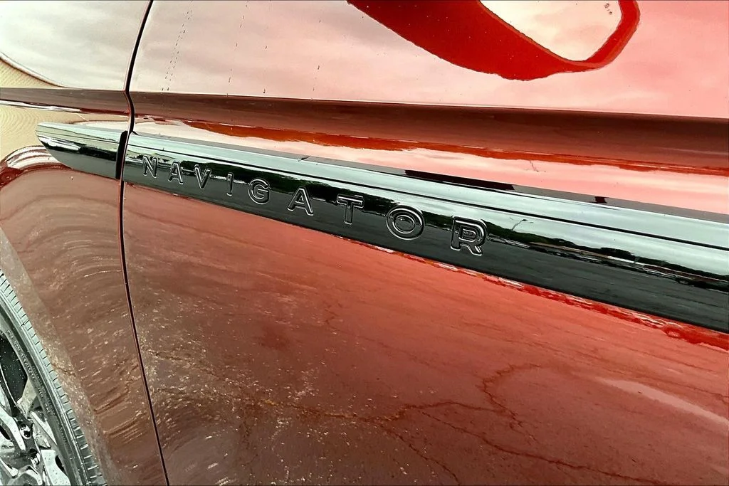 New 2027 Bronze Fire Tinted Clearcoat Lincoln Reserve L image 9