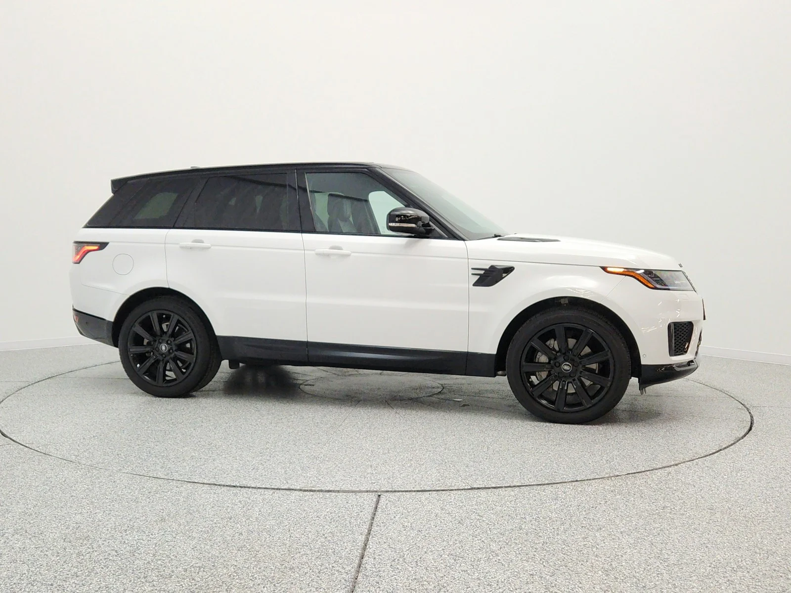Used 2022  Land Rover Turbo i6 MHEV HSE Silver Edition image 4
