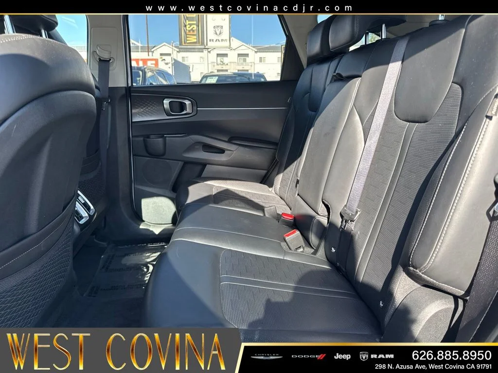 Used 2024 White Kia S image 34