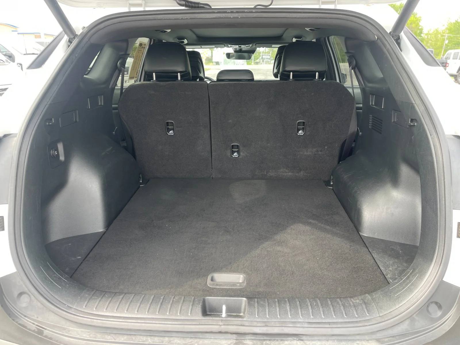 Used 2023 White Kia X-Line image 17