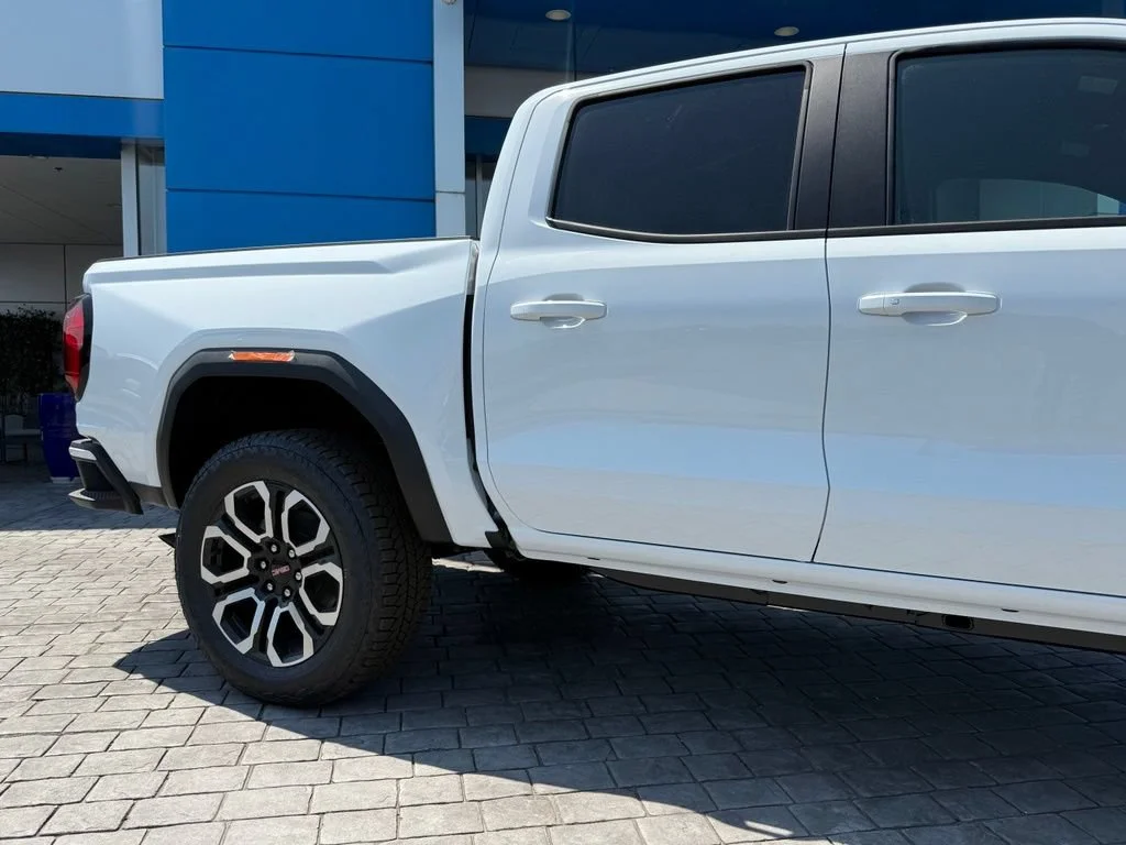 New 2026 Summit White GMC AT4 image 3