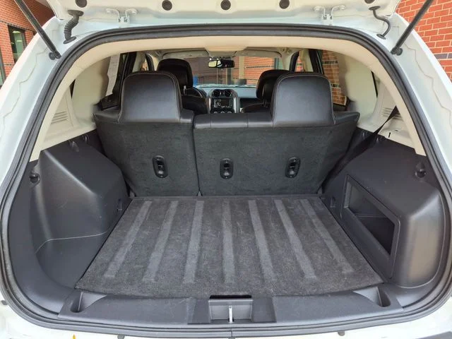 Used 2014 White Jeep Latitude image 21