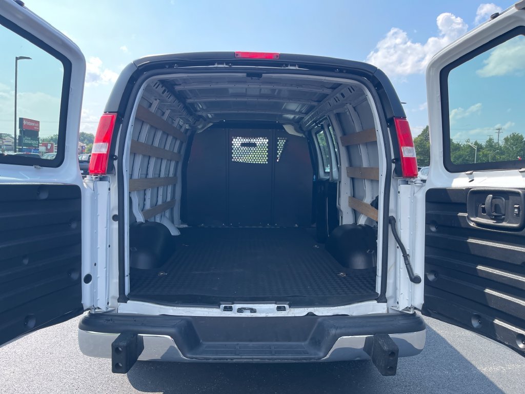 Used 2024 White GMC Work Van image 9