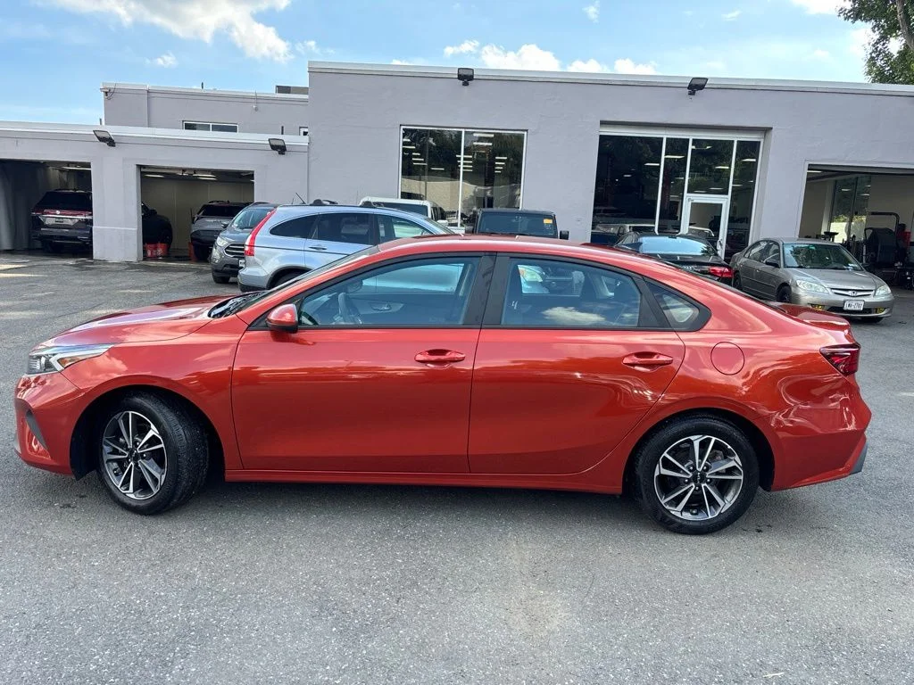 Used 2023 Red Kia LXS image 3