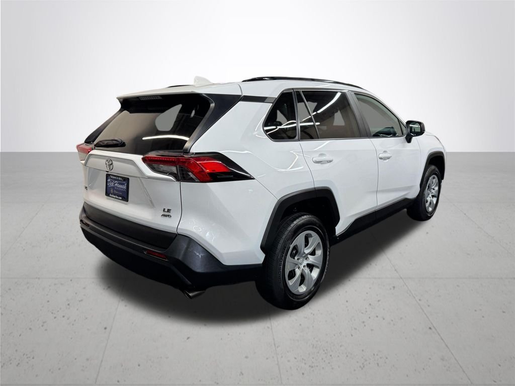 Used 2020 White Toyota LE image 7