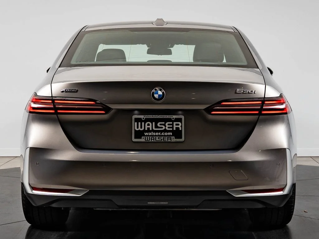 Certified Used 2025 Oxide Grey Met BMW 530i xDrive image 7