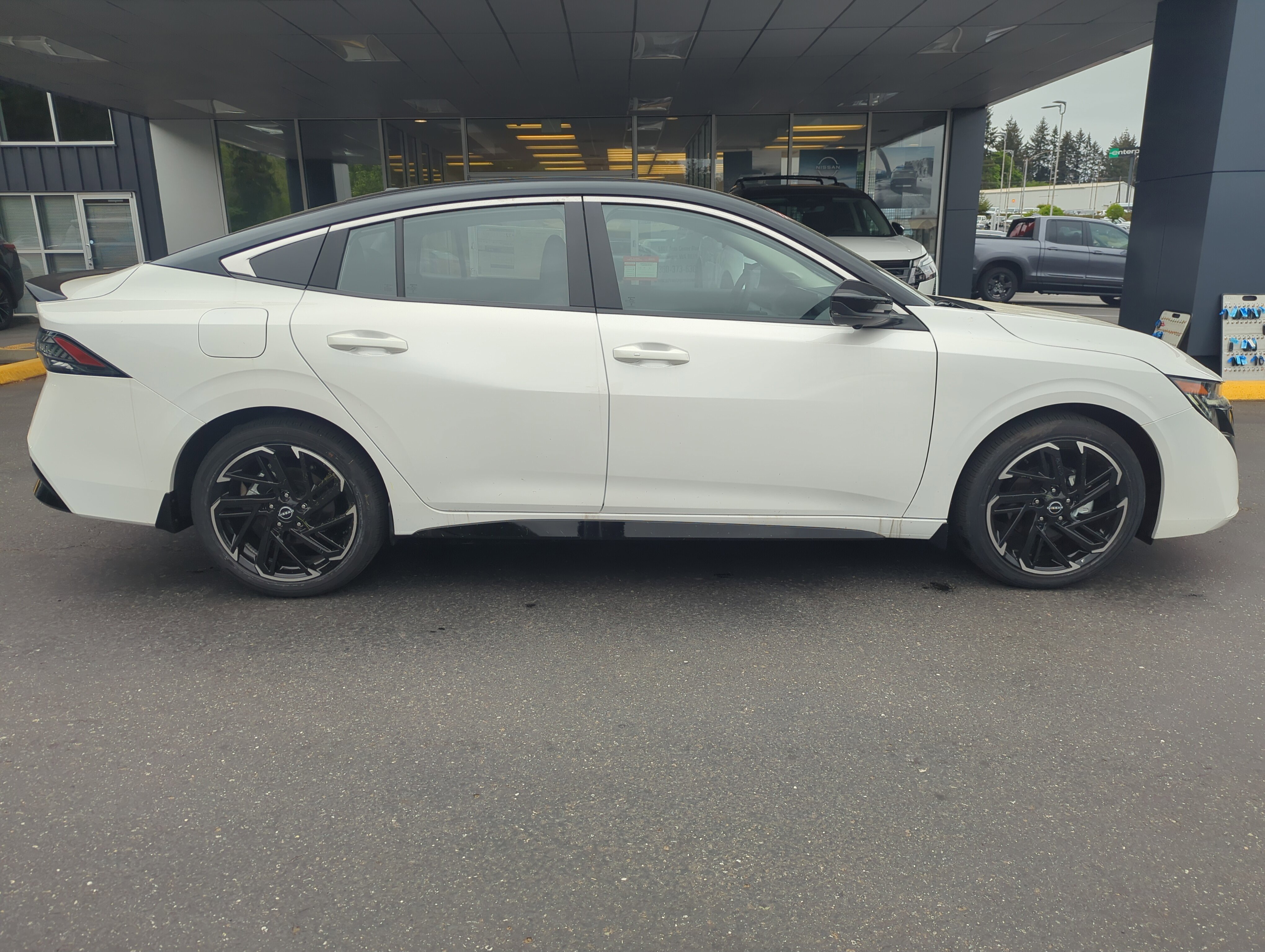 New 2026 Aspen White Tricoat/Super Black Nissan SR image 7
