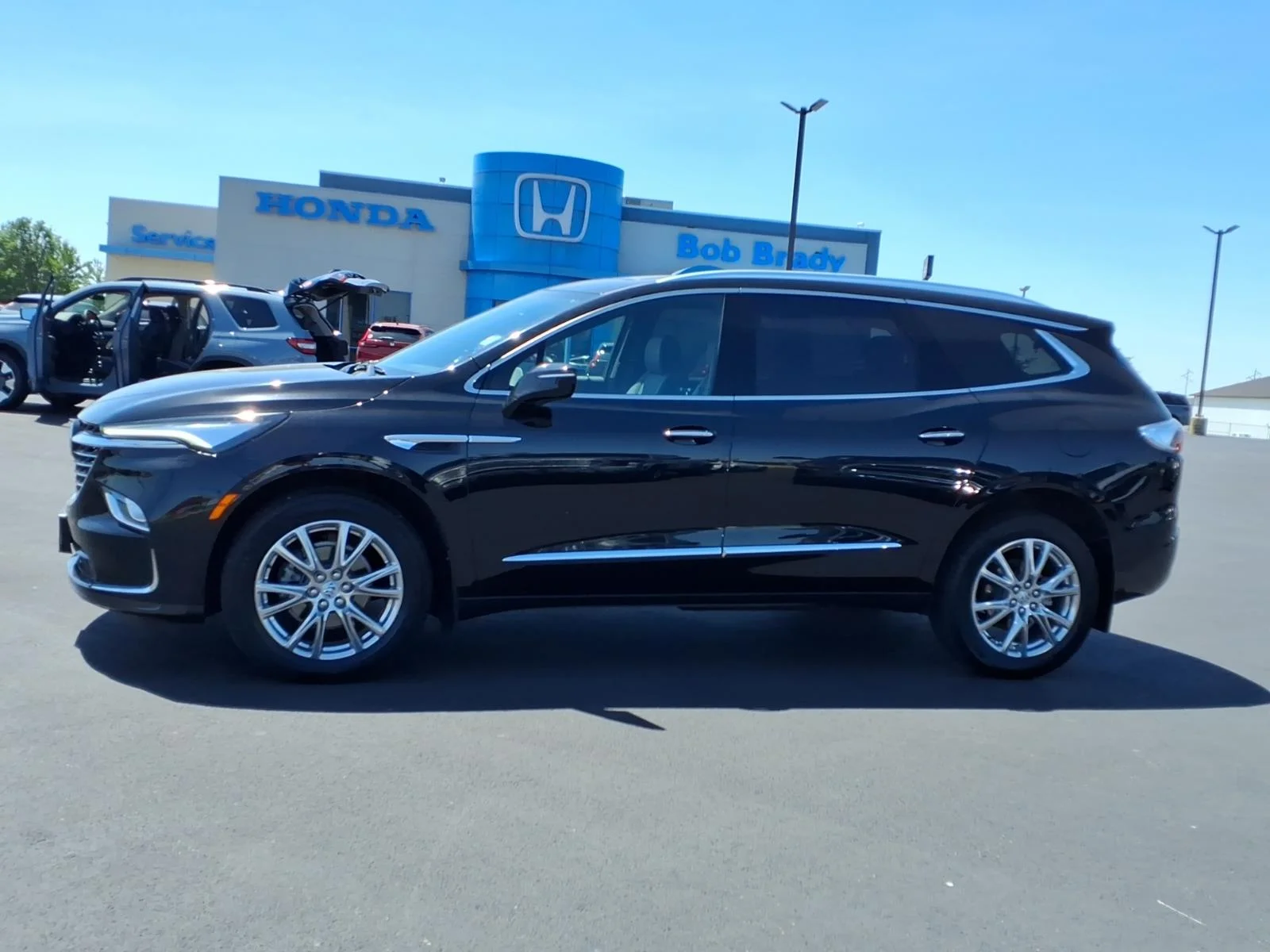 Used 2023 Ebony Twilight Metallic Buick Essence image 16
