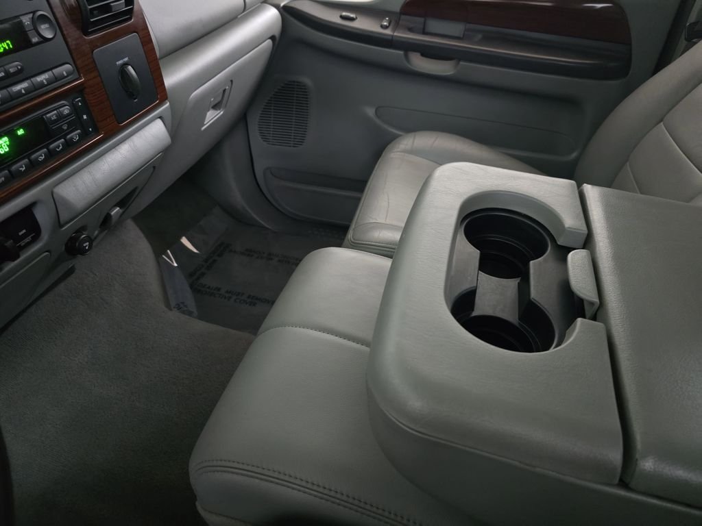 Used 2005 Black Clearcoat Ford  image 18