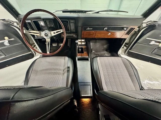 Used 1969 Silver Chevrolet Z28 image 12