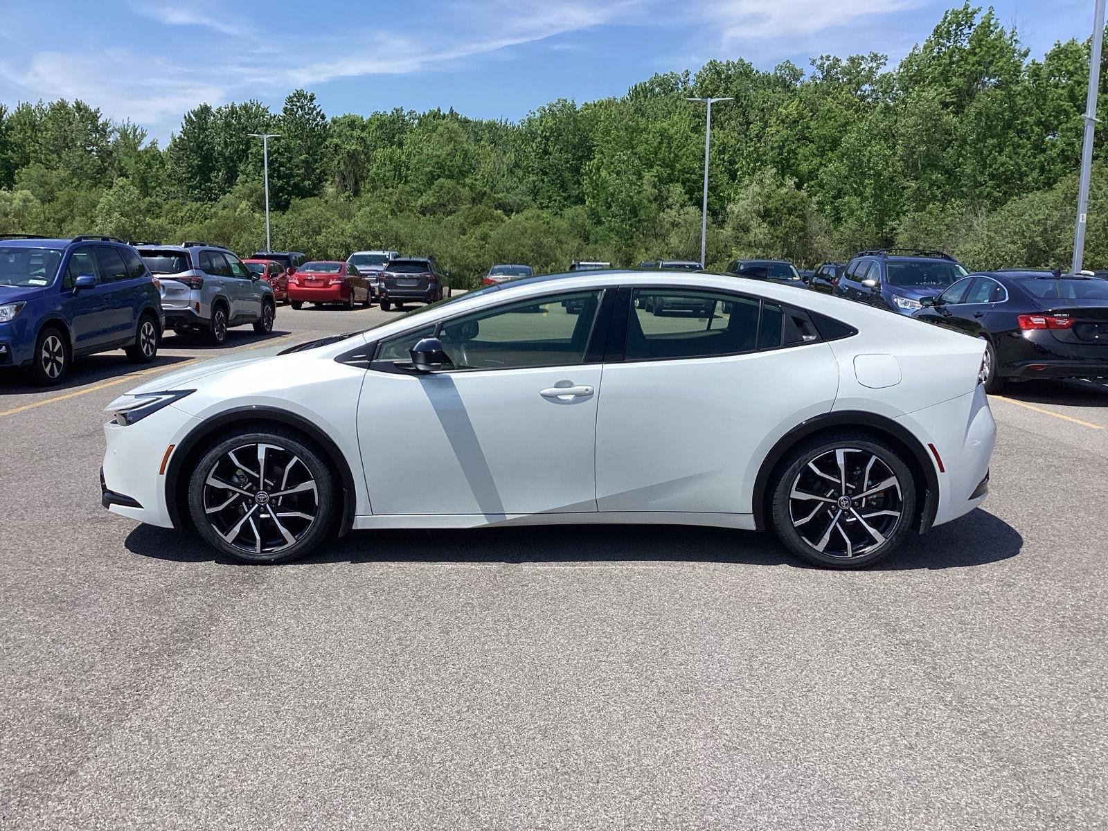 Used 2023 Wind Chill Pearl Toyota XSE image 4