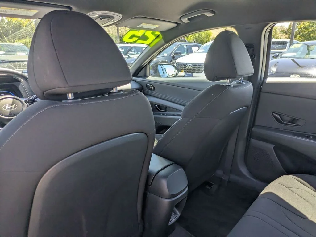 Used 2025 Black Hyundai SEL Sport image 26