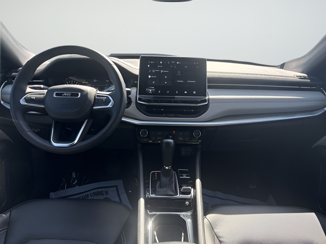 2025 Jeep Compass Limited - Photo 12