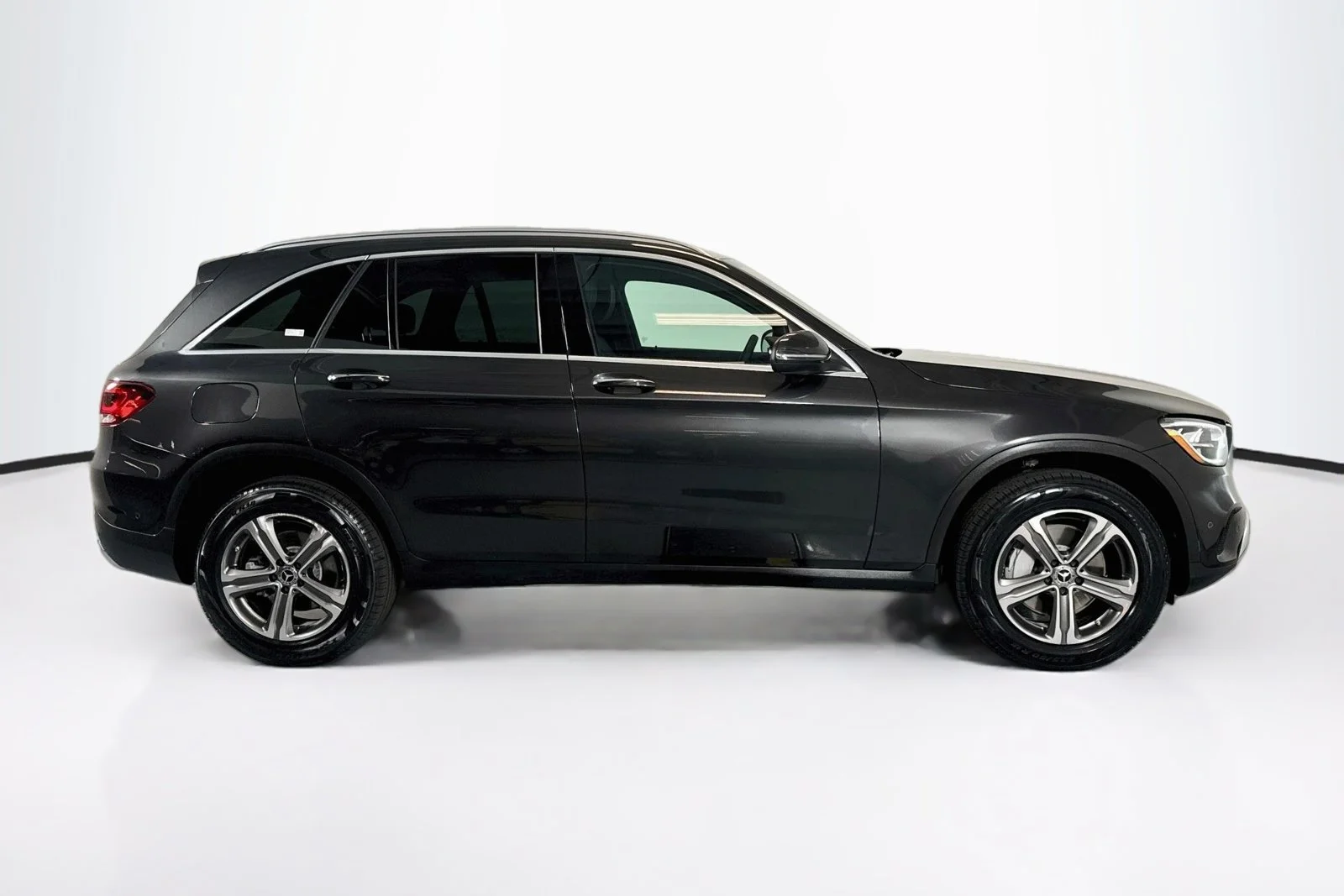 Used 2022 Graphite Grey Metallic Mercedes-Benz GLC 300 image 4
