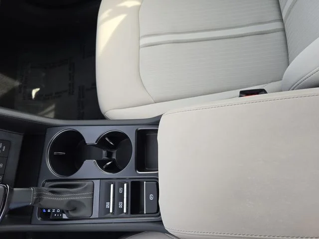 Used 2025 White Hyundai SE image 20