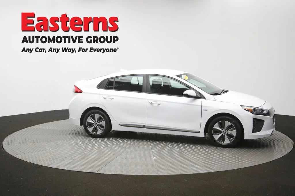 Used 2019 White Hyundai Base image 47