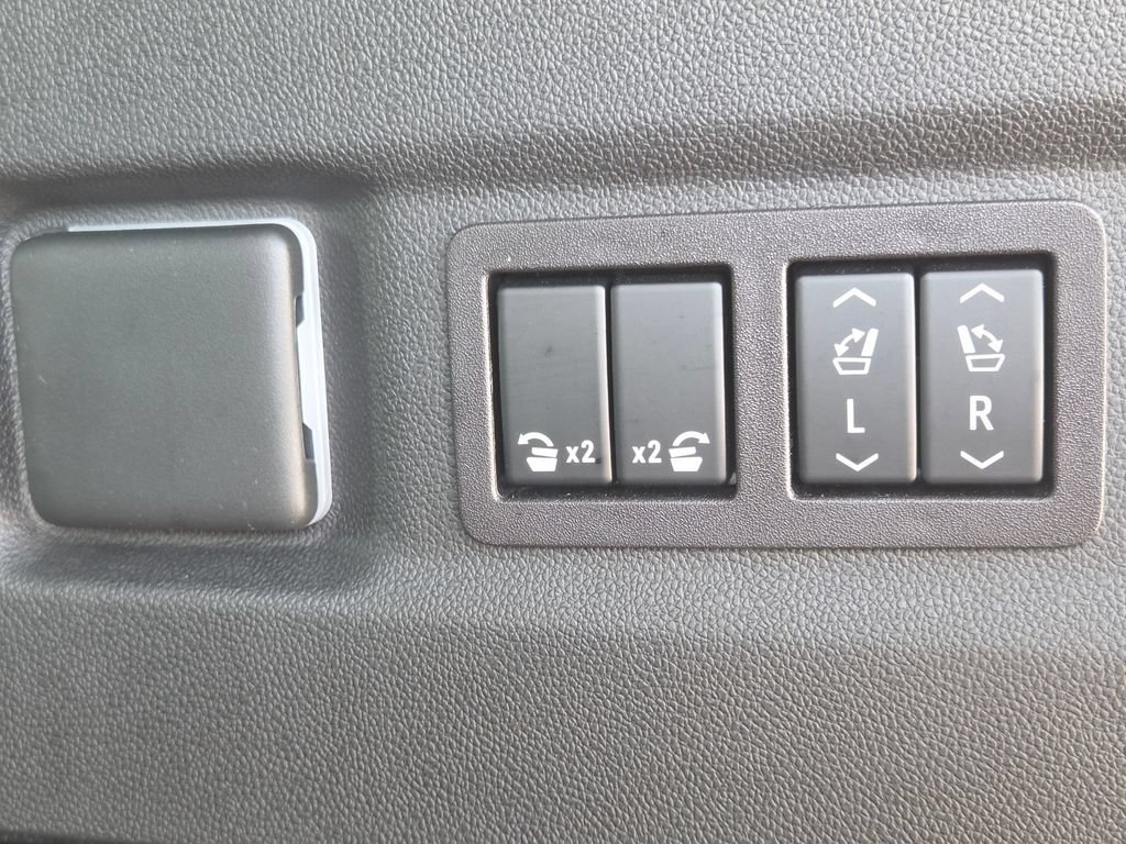 Used 2023 Dark Ash Metallic Chevrolet Z71 image 33