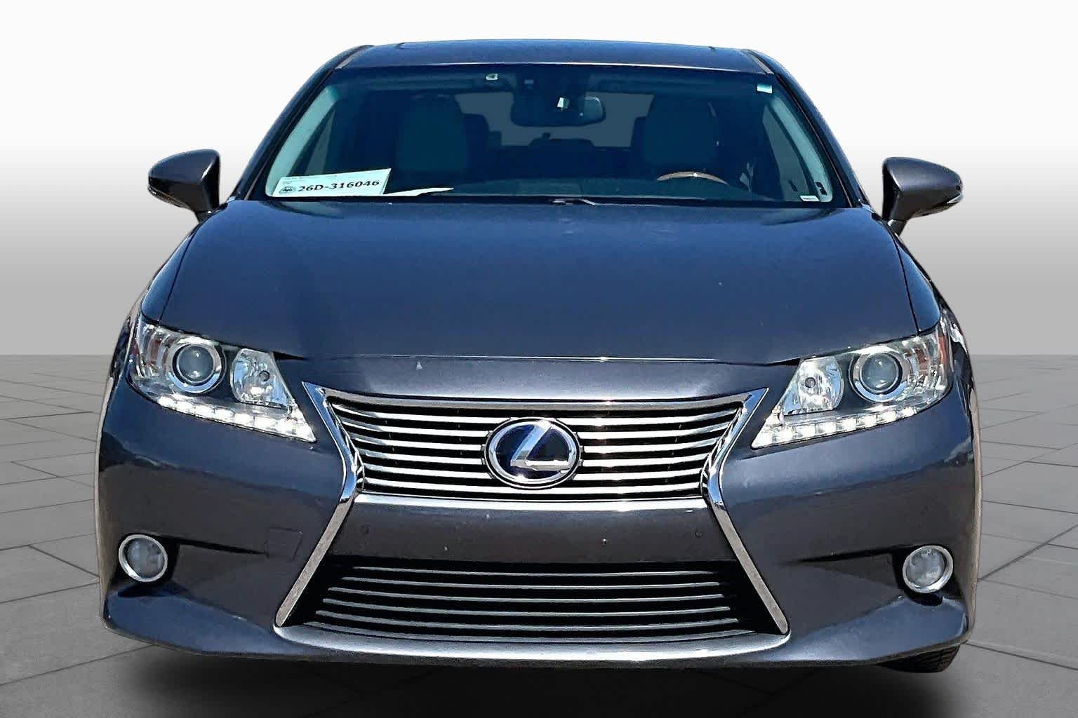 Used 2014 Nebula Gray Pearl Lexus Hybrid image 3