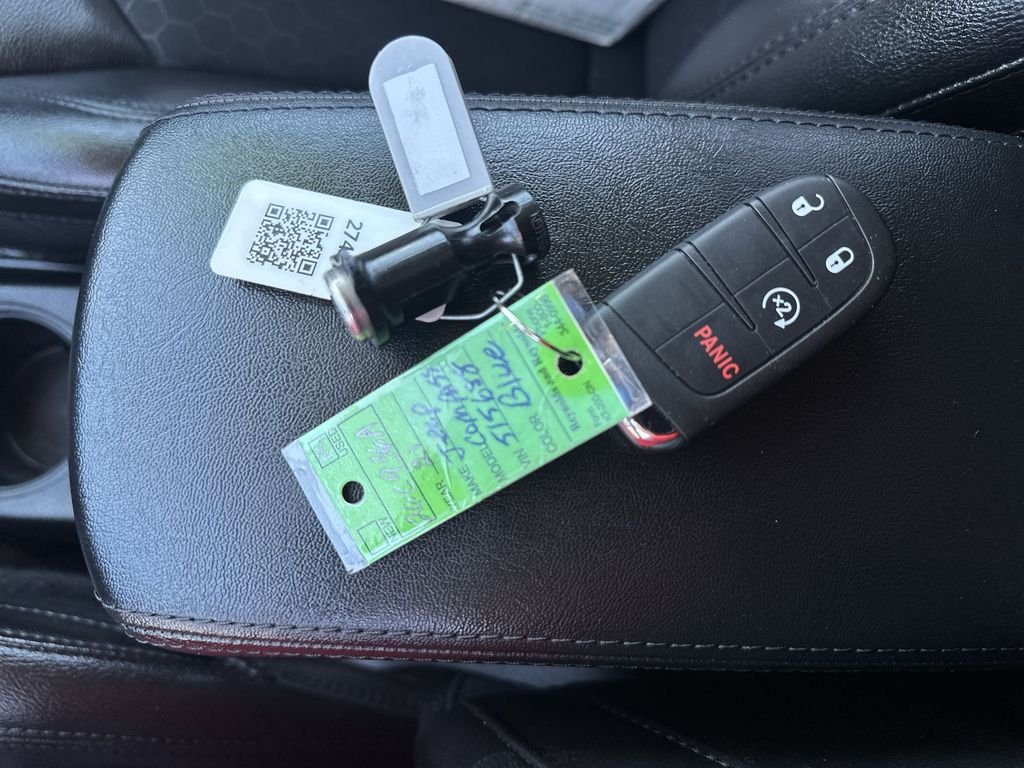 Used 2021  Jeep Altitude image 23